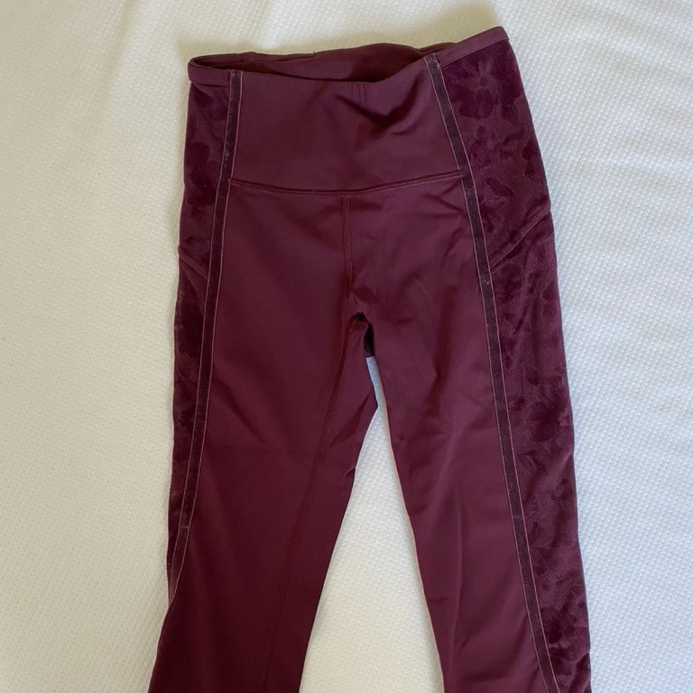 Lululemon burgundy maroon cropped high-waisted leggings size 4
